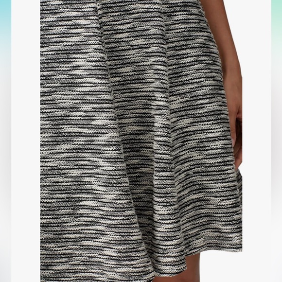 Slate & Willow Cap Sleeve V-neck Women's Dress - Picture 5 of 14